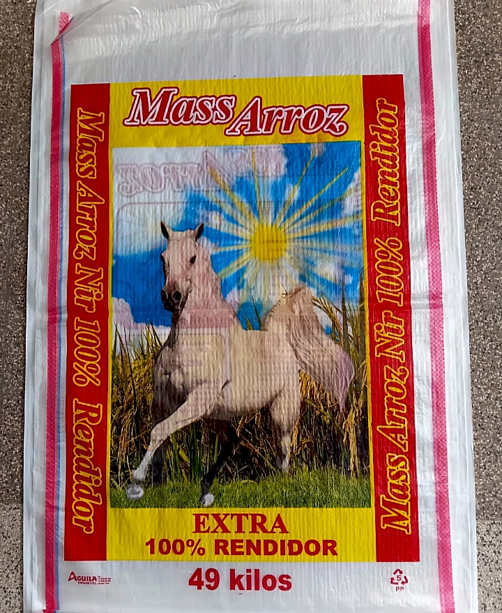 Saco vacío rojo "Más Arroz"